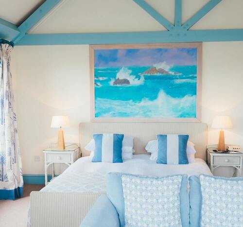 Chambre d'hôtel avec un lit